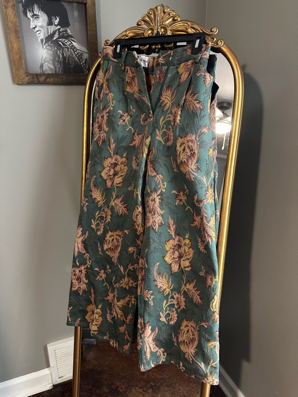 Green Floral Wide-Leg Tapestry Pants (FRNCH)